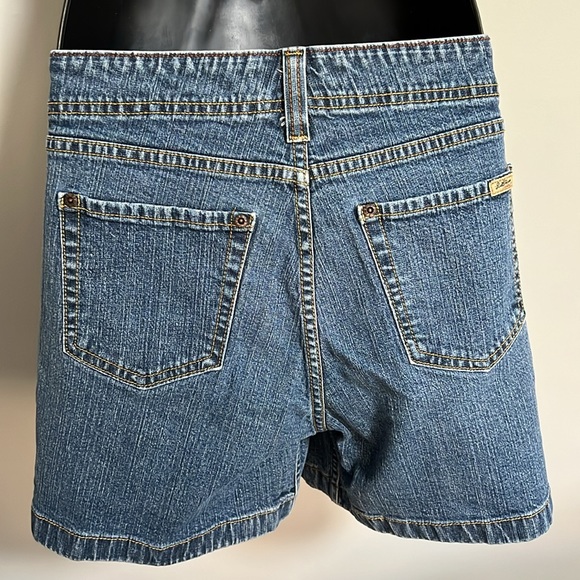 Levi Strauss Signature denim shorts. Size 12. Great condition. - Picture 2 of 4